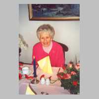 111-1118 Julianne Staudinger, geb. Steimmig aus Augken bei Wehlau am 20. Juli 2002 an ihrem 90. Geburtstag.jpg